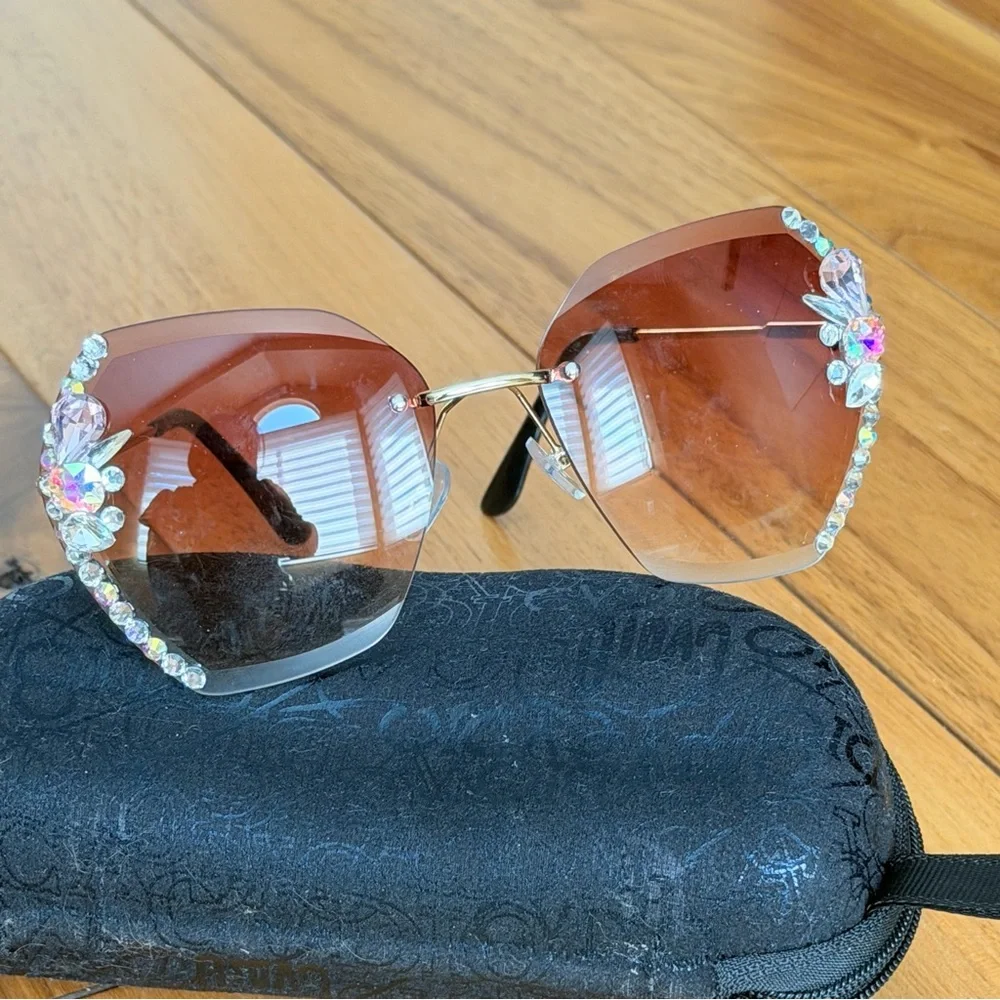 Elegant Aurora Borealis Rhinestone Oversized Sunglasses – Brown Tint – NWOT
